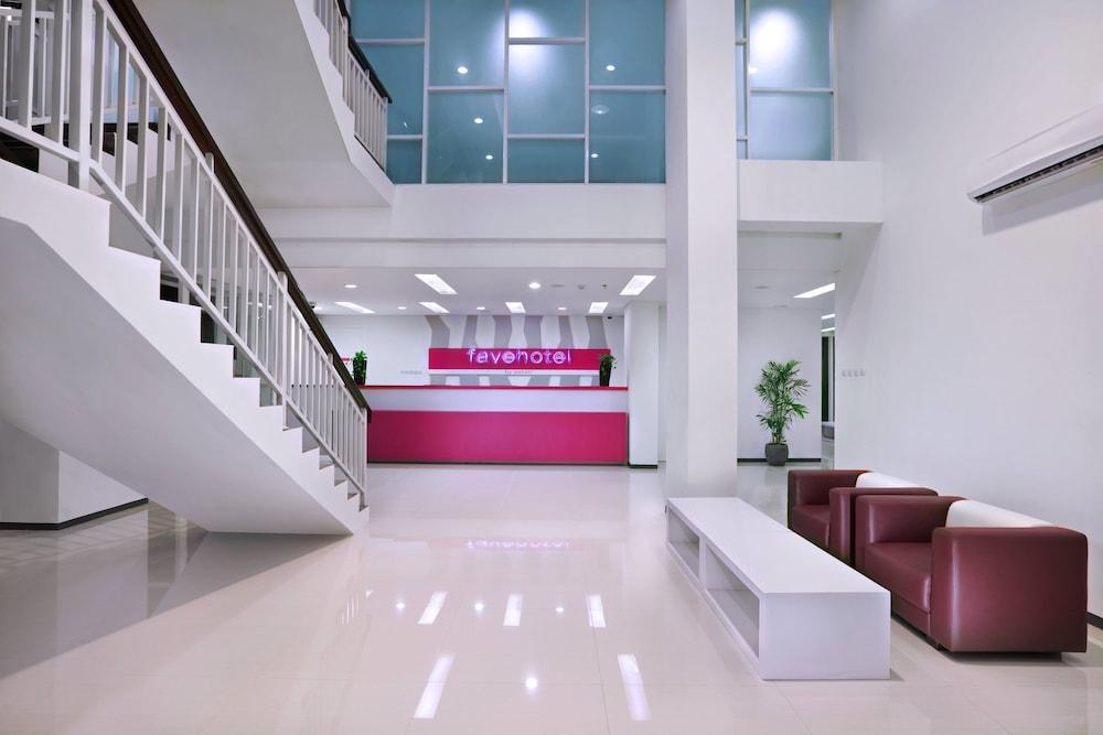 Favehotel Rungkut Surabaya Exterior photo