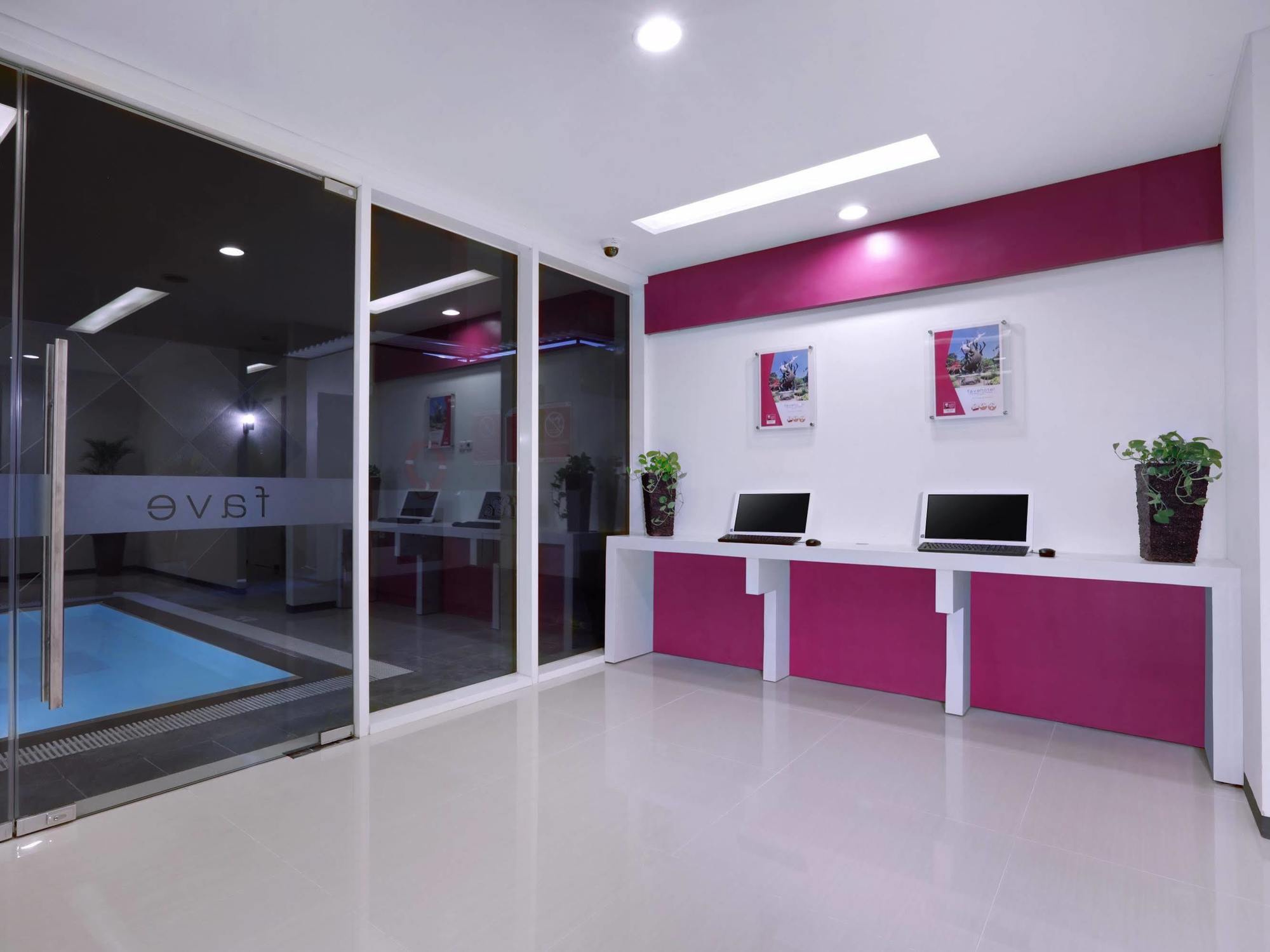 Favehotel Rungkut Surabaya Exterior photo